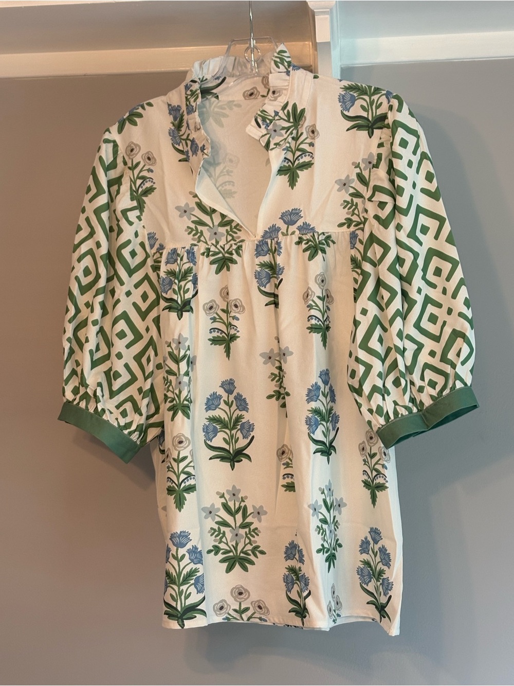 Floral Green & White Women’s Casual Button-Front Shirt